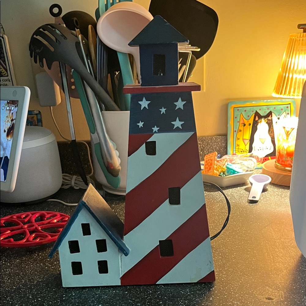 Rustic Americana Lighthouse Decor - Picture 2 of 8